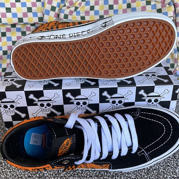 VANS X ONE PIECE COLLABORATION Men’s SKATE SK8-HI SHOE
One Piece Wanted Nami Ora - Picture 5 of 16